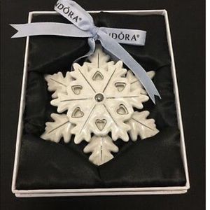 2015 Pandora limited edited snowflake ornament